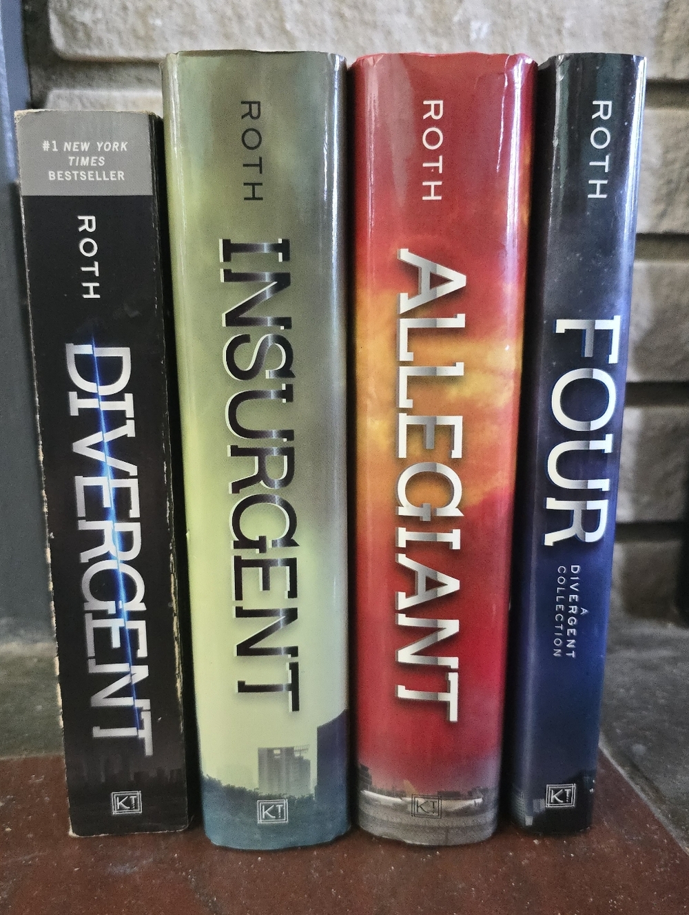 Divergent / Insurgent / Allegiant / Four, 4 Volumes Divergent Series YA Fantasy